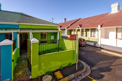 Semi-detached For Rent in Woodstock, Cape Town