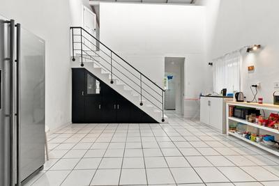 Apartment / Flat For Rent in Maitland, Cape Town